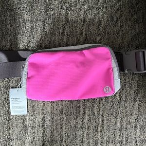 Lululemon Everywhere belt bag NWT pink!